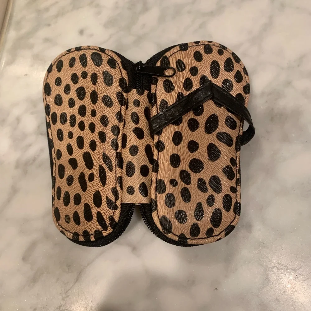 Manicure Set with Stainless Steel Clippers, file, tweezer, and pick - Picture 5 of 6